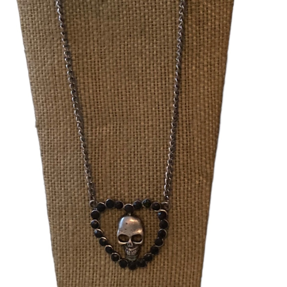 Ancestral skull chain with heart